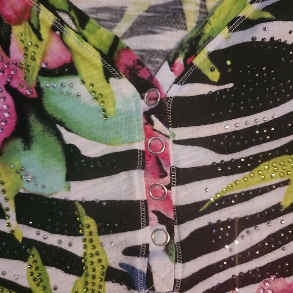 Onque Casual Floral and Zebra Print Top with Rhinestones Size M - Picture 3 of 9